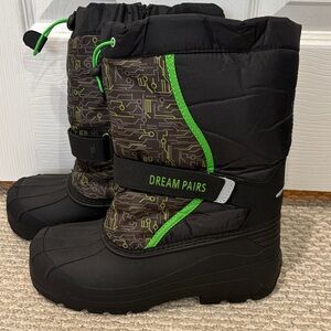 Dream Pairs Black and Neon Green Circuit Boots